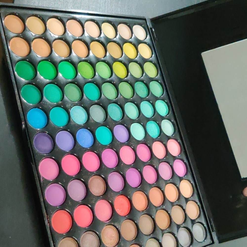 Makeup - Picture 3 of 7